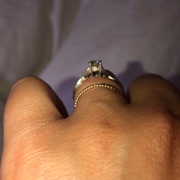 Engagement ring - Picture 4 of 6